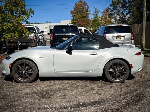 Used 2017 MAZDA MX-5 Miata Club image 5