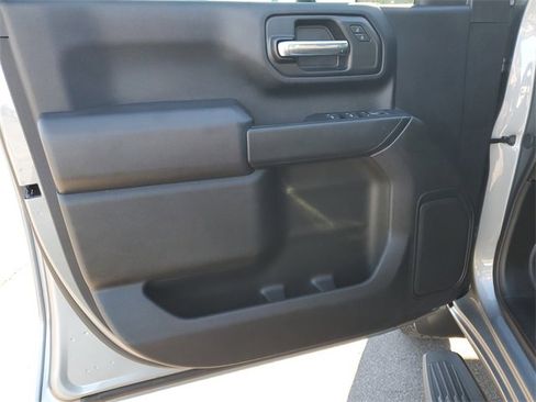 Used 2025 Chevrolet Silverado 2500 Custom w/ Custom Value Package image 8