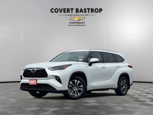 Used 2022 Toyota Highlander XLE image 1