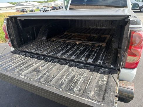 Used 2004 Chevrolet Silverado 2500 LT AWD/4WD image 13