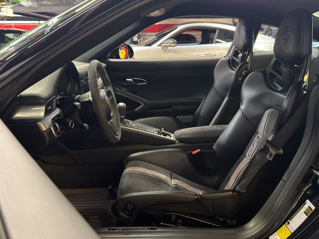 Used 2018 Porsche 911 GT3 RWD image 15