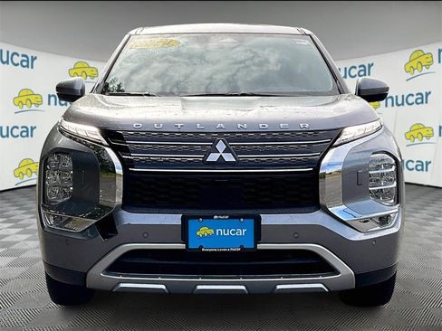 Used 2024 Mitsubishi Outlander SE image 2