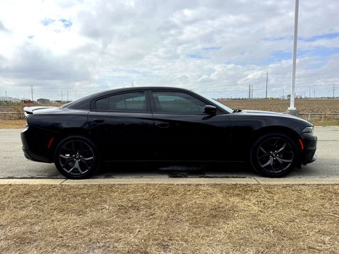 Used 2020 Dodge Charger SXT w/ Blacktop Package image 5