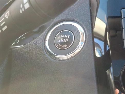 Used 2020 Nissan Rogue SL w/ Premium Package image 25