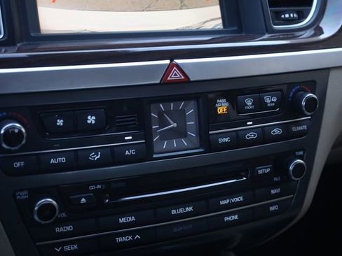 Used 2016 Hyundai Genesis 3.8 w/ Option Group 03 image 18