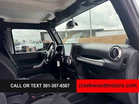 Used 2013 Jeep Wrangler Unlimited Sahara w/ Connectivity Group image 10