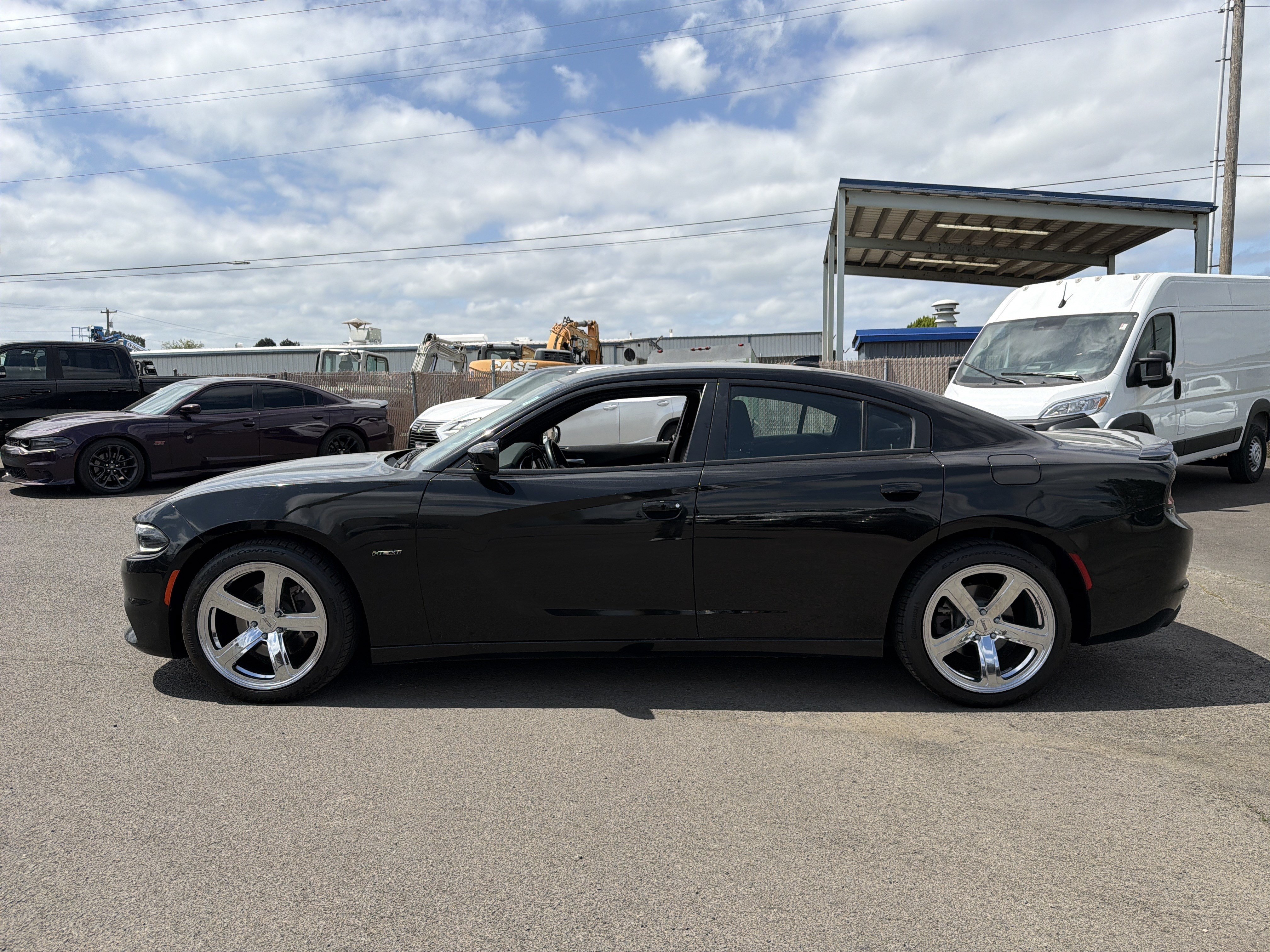 Used 2017 Dodge Charger R/T RWD image 2
