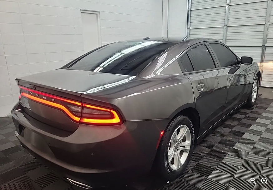 Used 2020 Dodge Charger SXT RWD image 2