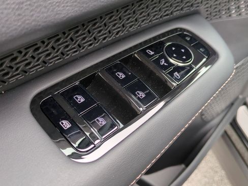 New 2024 Nissan Ariya AWD image 13