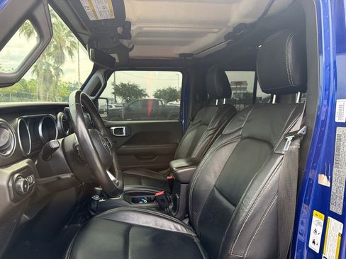 Used 2018 Jeep Wrangler Unlimited Sahara AWD/4WD image 14