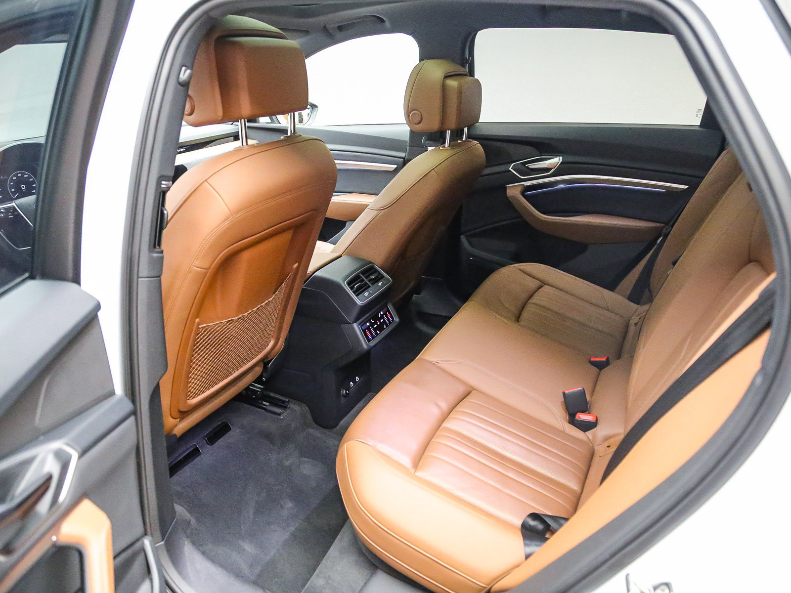 Certified 2024 Audi Q8 e-tron Premium Plus AWD/4WD image 20