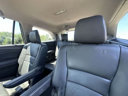 Used 2019 Honda Pilot Touring image 18