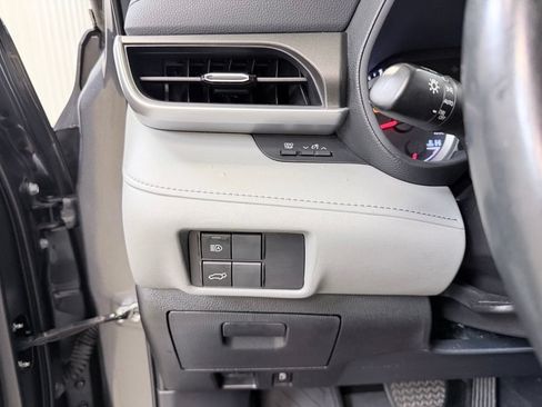 Used 2022 Toyota Highlander LE AWD/4WD image 40