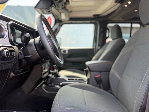 Used 2024 Jeep Wrangler Unlimited Sahara AWD/4WD image 17