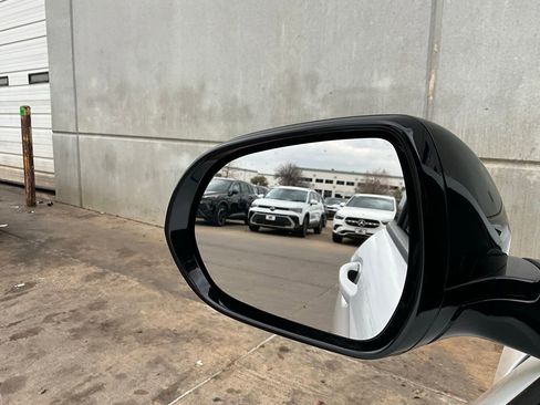 Used 2025 Buick Envista Sport Touring image 18