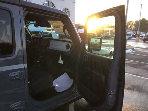 New 2026 Jeep Gladiator Sport AWD/4WD image 20