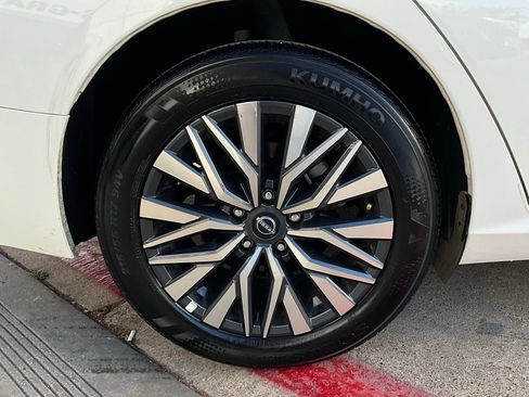 Used 2025 Nissan Altima 2.5 SV image 9