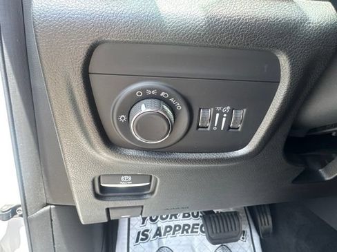 Used 2023 Jeep Grand Cherokee Laredo w/ Luxury Tech Group I AWD/4WD image 19