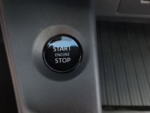 Used 2010 Ford Taurus SEL image 32