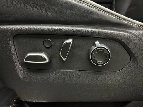 Used 2025 GMC Sierra 1500 AT4X image 27