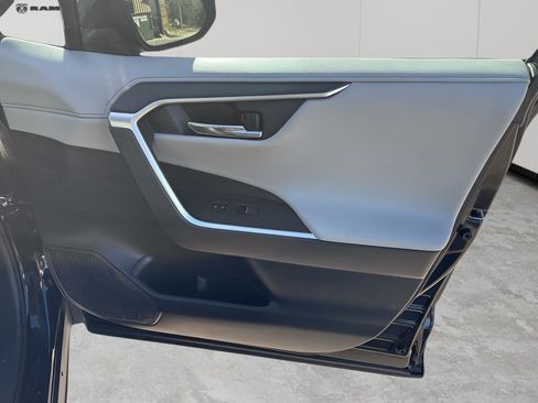Used 2022 Toyota RAV4 Limited image 13
