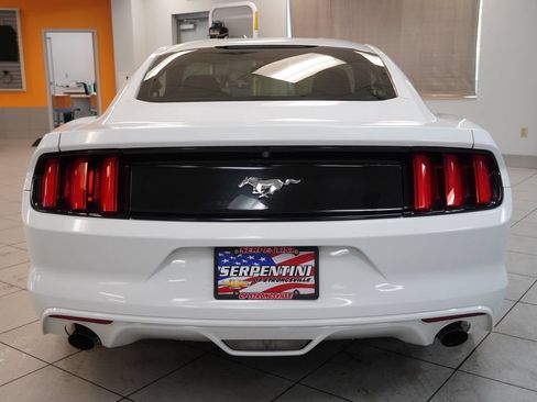Used 2016 Ford Mustang Coupe RWD image 10