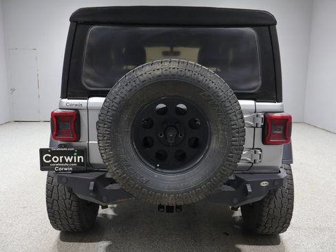 Used 2018 Jeep Wrangler Rubicon AWD/4WD image 3