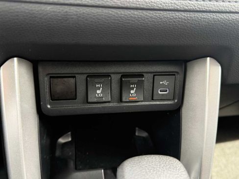 Used 2024 Toyota Corolla Cross XLE w/ Convenience Package FWD image 22