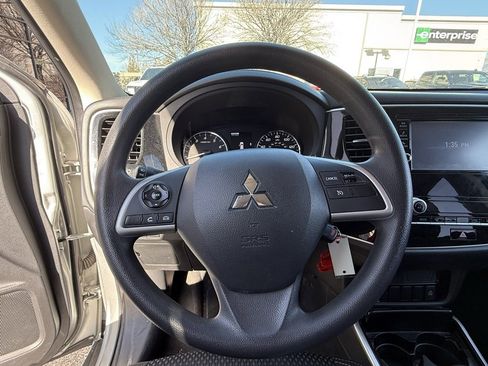 Used 2020 Mitsubishi Outlander ES image 13