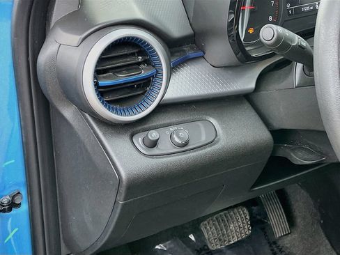 Used 2025 Chevrolet Trax LS w/ LS Convenience Package FWD image 10