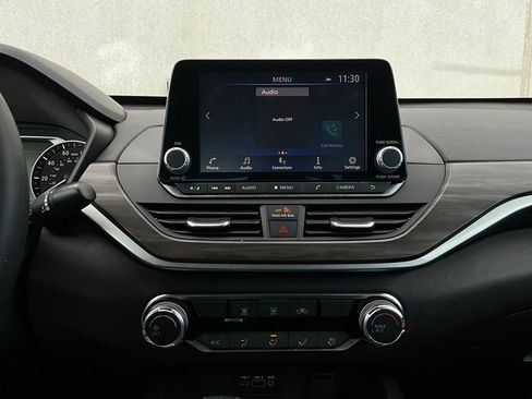 Used 2025 Nissan Altima 2.5 SV image 26