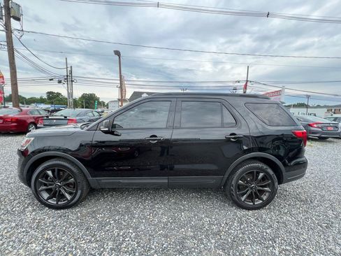 Used 2018 Ford Explorer XLT w/ Equipment Group 202A AWD/4WD image 4