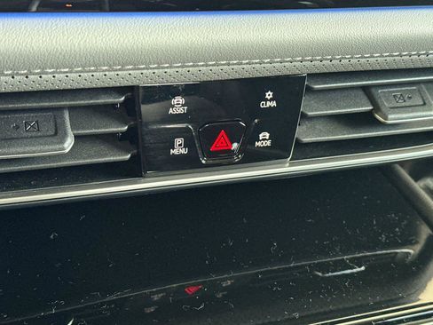 Used 2025 Volkswagen Atlas Peak Edition SE image 20