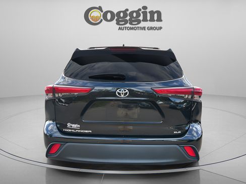 Used 2020 Toyota Highlander XLE image 4