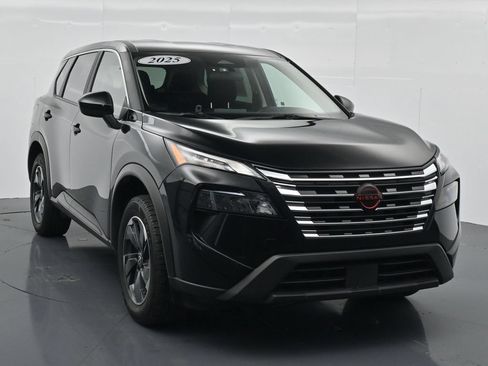 Used 2025 Nissan Rogue SV FWD image 10