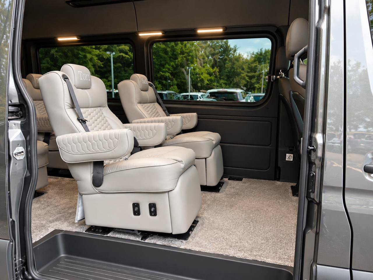 Used 2024 Mercedes-Benz Sprinter 2500 image 11