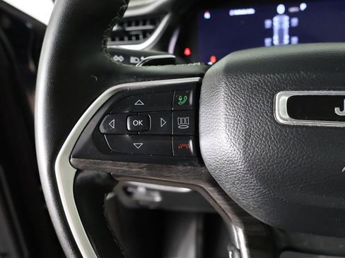 Used 2024 Jeep Grand Cherokee Limited AWD/4WD image 39