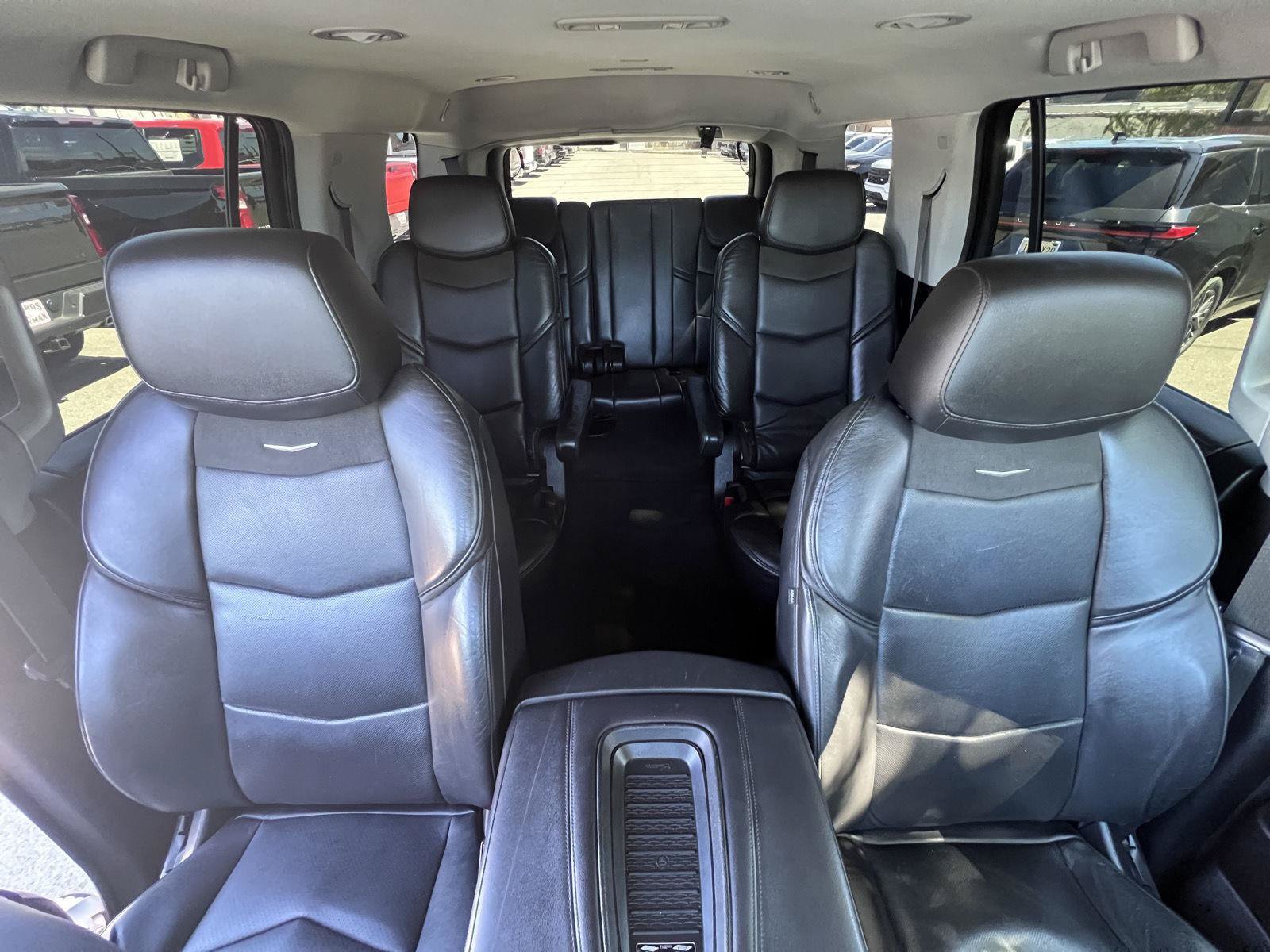 Used 2020 Cadillac Escalade 2WD image 32