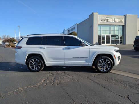 Used 2022 Jeep Grand Cherokee L Overland w/ Advanced Protech Group III image 2