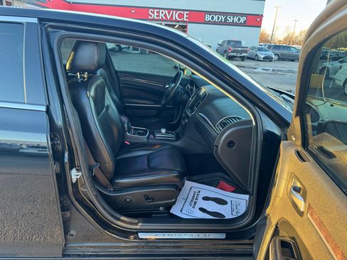 Used 2019 Chrysler 300 Limited image 9