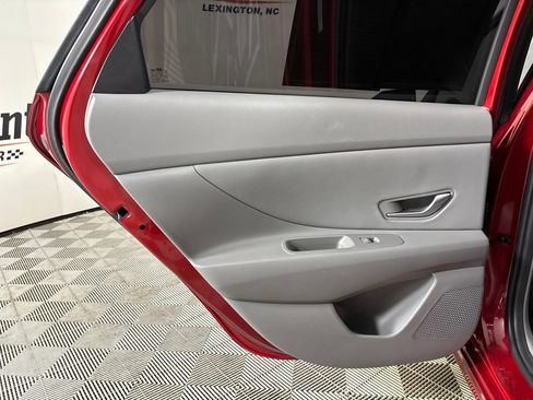 Used 2025 Hyundai Elantra SEL FWD image 23