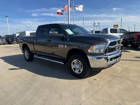 Used 2018 RAM 2500 Tradesman w/ Chrome Appearance Group image 8