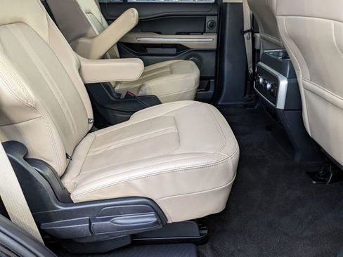 Used 2023 Ford Expedition Limited image 32