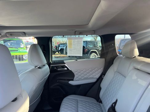 Used 2023 Mitsubishi Outlander SEL image 28