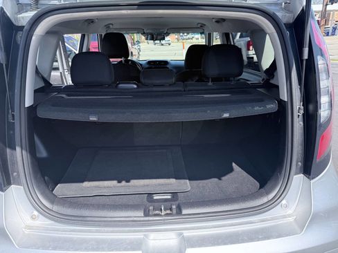 Used 2019 Kia Soul + image 9