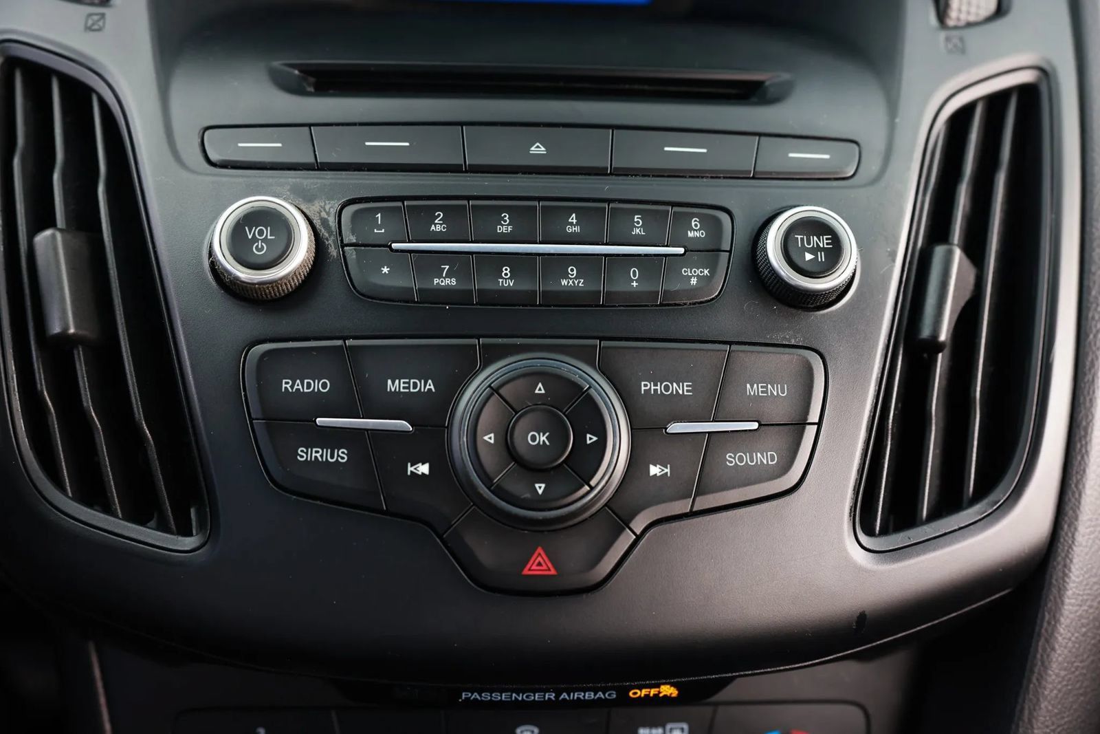 Used 2015 Ford Focus SE w/ SE Sport Package FWD image 33