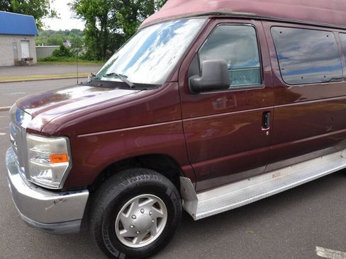 Used 2010 Ford E-350 and Econoline 350 XL RWD image 4