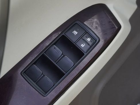 Used 2014 Lexus GX 460 w/ Premium Package AWD/4WD image 21