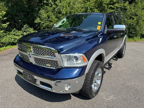 Used 2018 RAM 1500 Laramie AWD/4WD image 2