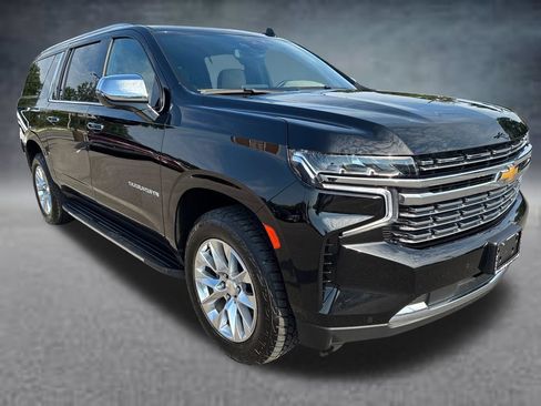 Used 2024 Chevrolet Suburban Premier AWD/4WD image 8